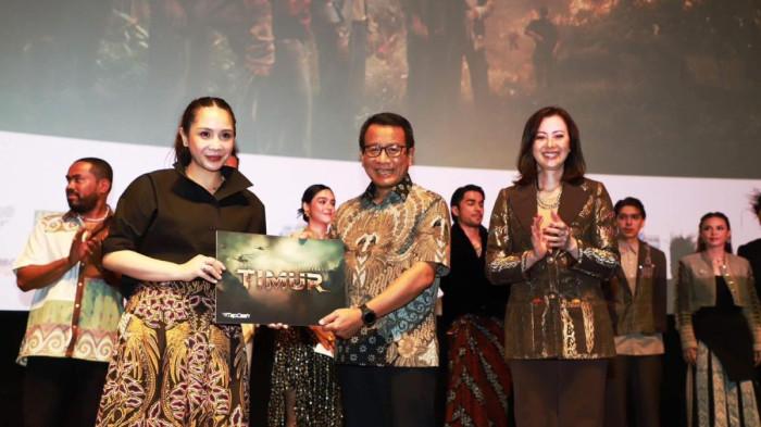 FILM TIMUR - Gala Premiere Film Timur karya Iko Uwais di Epicentrum XXI Jakarta, awal Desember 2025. Hadir dalam penayangan perdana tersebut adalah Iko Uwais, Yentonius Jerriel Ho dan Nagita Slavina selaku Executive Producer, Ryan Santoso selaku Produser dan segenap crew produksi Uwais Pictures dan seluruh pemeran Film Timur, Wakil Gubernur Daerah Khusus Jakarta Rano Karno, serta Direktur Utama BNI Putrama Wahju Setyawan beserta jajaran.