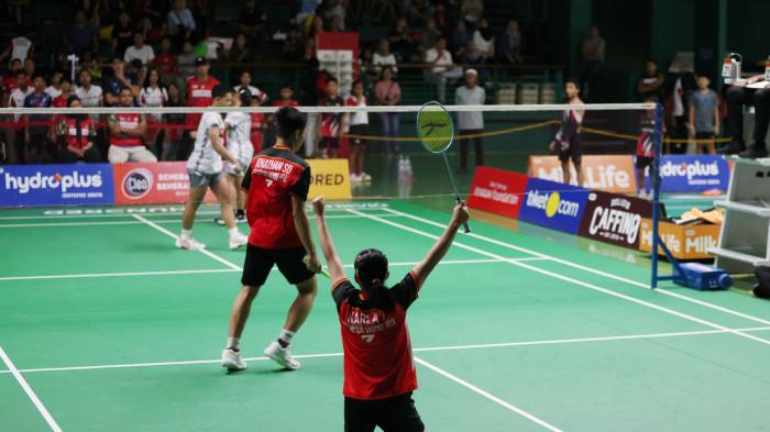 BEREGU - Ganda campuran Jonathan Samuel Daloma/Karla Nelvina Telaumbanua membuka keunggulan PB Gading Jaya melawan PB Champion Magelang di pertandingan final Kejuaraan Klub Mitra PB Djarum 2026 kategori beregu campuran U-15 yang berlangsung di GOR Djarum, Jati, Kudus, Jawa Tengah, Sabtu (14/2).