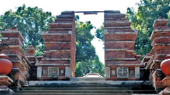 Gapura Pajimatan Imogiri