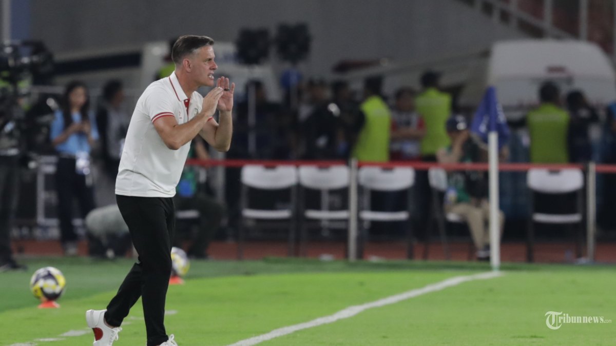 FIFA SERIES - Pelatih Timnas Indonesia John Herdman memberi instruksi saat melawan Timnas St Kitts and Nevis pada laga FIFA Series di Stadion Gelora Bung Karno, Senayan, Jakarta, Jumat (27/3/2026). TRIBUNNEWS/IRWAN RISMAWAN
