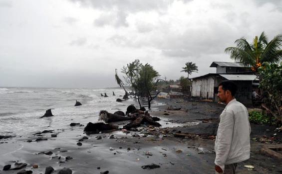 Air Laut Pasang 200 KK Mengungsi