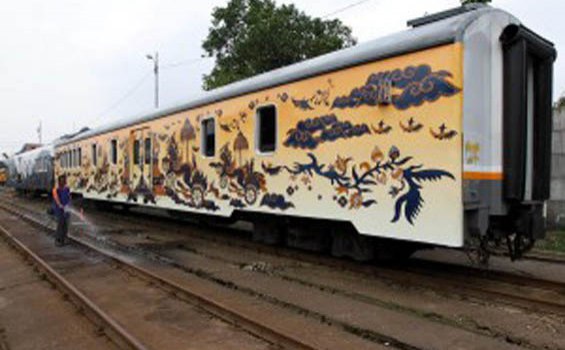 Gerbong Kereta Api Pun Bermotif Batik
