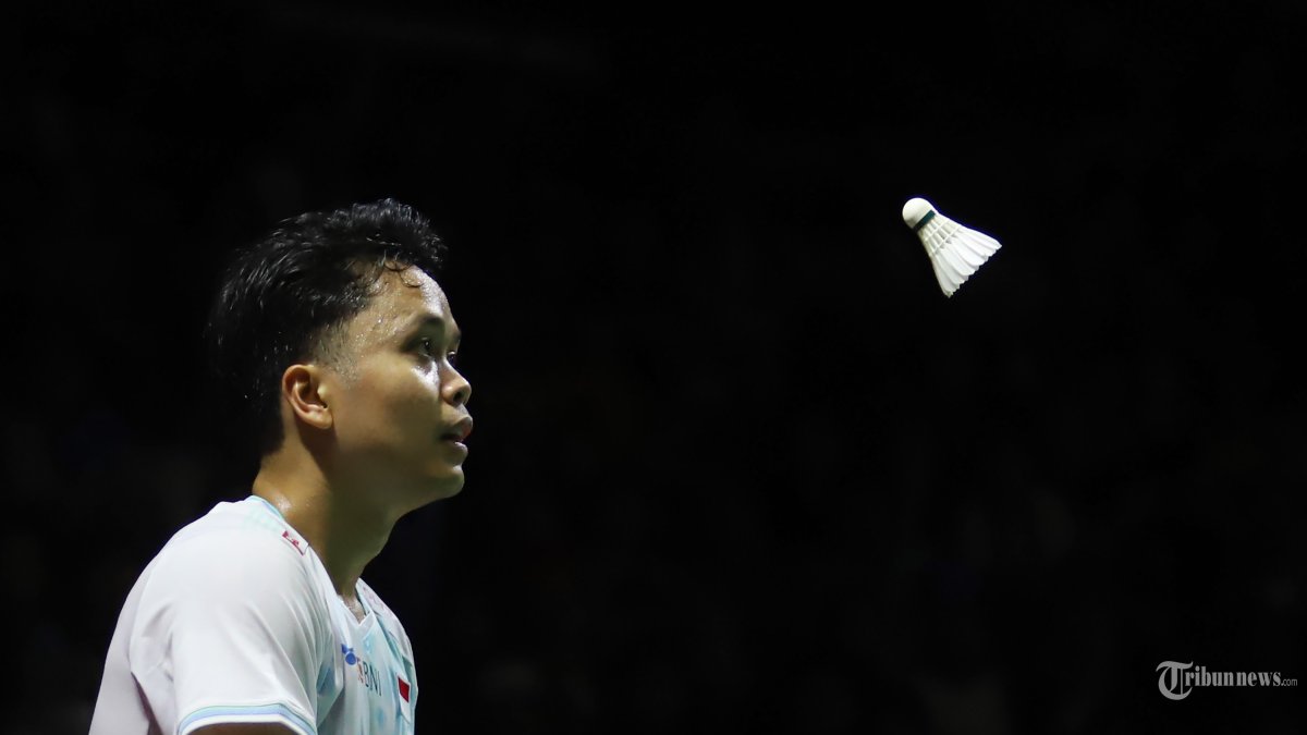 INDONESIA MASTERS 2026 - Pebulu tangkis Indonesia Anthony Sinisuka Ginting saat melawan pebulu tangkis Belgia Julien Carraggi pada babak 32 besar Daihatsu Indonesia Masters 2026 di Istora Senayan, Jakarta, Rabu (21/1/2026). Ginting melaju ke babak 16 besar usai menang dalam rubber gim 12-21, 21-15 dan 21-10.   TRIBUNNEWS/HERUDIN