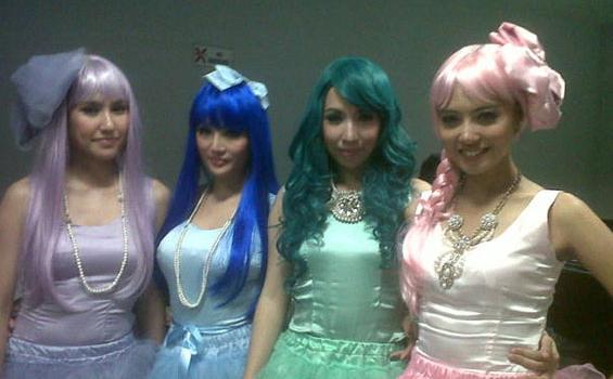 Ingin Tetap Ceria, Fifie Buntaran Bentuk Girl Band