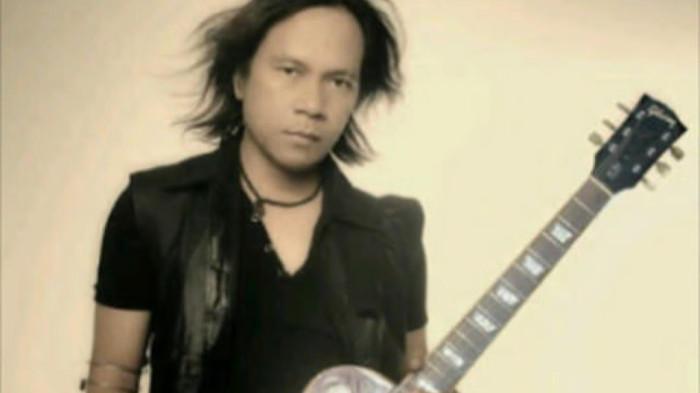 KABAR DUKA - Foto mantan gitaris Stinky, Ndhank Surahman Hartono. Ia dikabarkan meninggal dunia pada 18 April 2026. Kabar tersebut disampaikan oleh AKSI, organisasi komposer Indonesia, di mana Ndhank sebagai anggotanya.