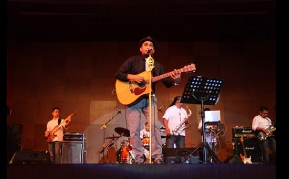 Romantisnya Lagu Glenn Fredly Itu Datang Dari Hati