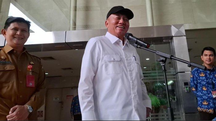 PEMERIKSAAN KESEHATAN - Gubernur Kalimantan Selatan Terpilih, Muhidin, usai menjalani pemeriksaan kesehatan kepala daerah terpilih, di kantor Kemendagri, Jakarta, Senin (17/2/2025). Muhidin mengatakan hasil tes kesehatannya bagus dan menyatakan kesiapannya untuk mengikuti kegiatan retreat kepala daerah.