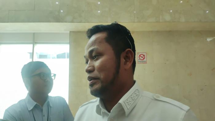 RENOVASI RUMAH DINAS: Gubernur Kalimantan Timur Rudy Masud saat memberikan keterangan kepada wartawan di Kompleks Parlemen Senayan, Jakarta Pusat, Selasa (7/4/2026).