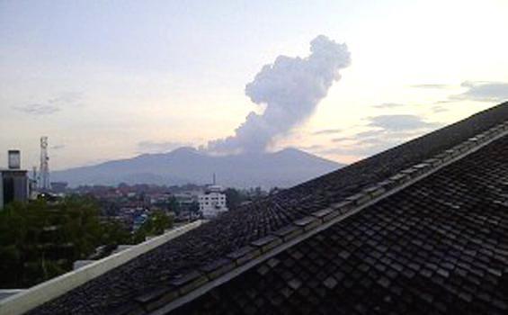 Gunung Lokon Kembali Bergejolak