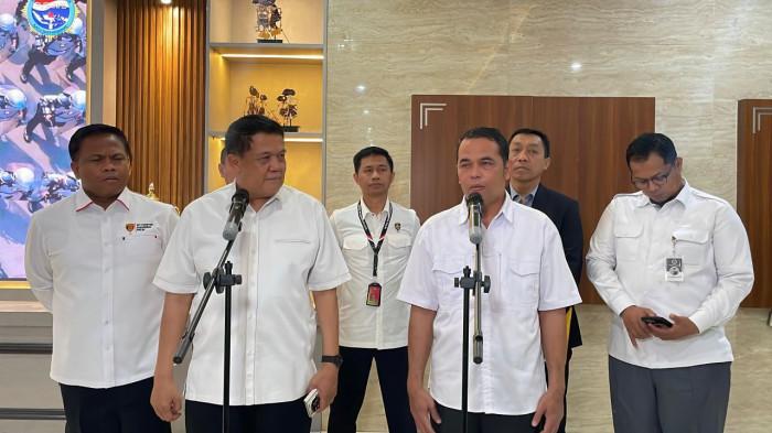 SATGAS HAJI — Dirjen PHU Kementerian Haji dan Umrah Harun Al Rasyid memberikan keterangan pers di Bareskrim Polri, Jakarta, Senin (20/4/2026). Ia membeberkan keberhasilan Satgas Haji dan Umrah menggagalkan pemberangkatan delapan jemaah haji ilegal via Bandara Soekarno-Hatta.