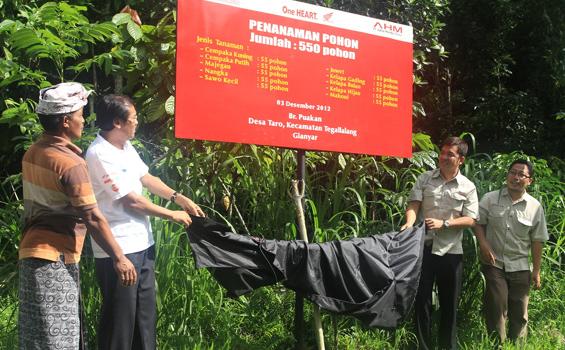 Astra Honda Motor Tanam 550 Pohon Pelindung