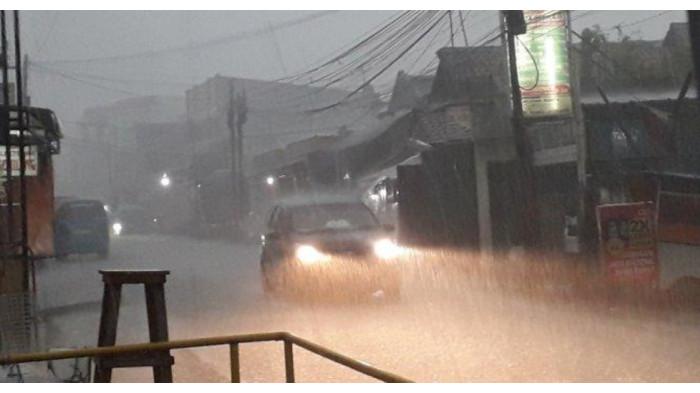 Prakiraan Cuaca Balikpapan Selasa, 28 Oktober 2025: Awas Hujan Petir Pagi dan Malam Hari