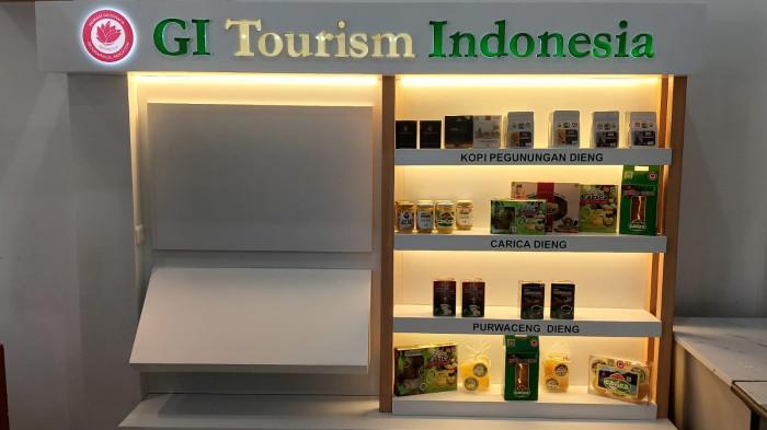 IDENTITAS PRODUK DIENG – Kopi Pegunungan Dieng, Carica Dieng, dan Purwaceng Dieng menjadi tiga produk khas yang diperkenalkan dalam GI Tourism Indonesia.