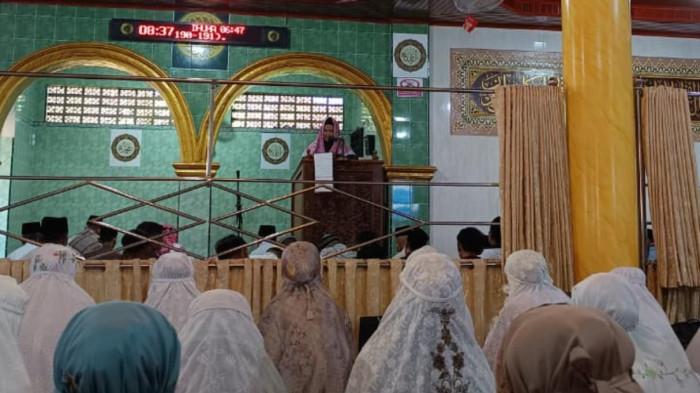 IDUL FITRI- Jemaah Tarekat Naqsabandiyah di Padang Besi merayakan Idul Fitri 2026 hari ini, Rabu (18/3/2026).  Khutbah Idul Fitri Jemaah Tarekat Naqsabandiyah di Padang Besi, Lubuk Kilangan, Kota Padang, Sumatera Barat disampaikan dalam Bahasa Arab.