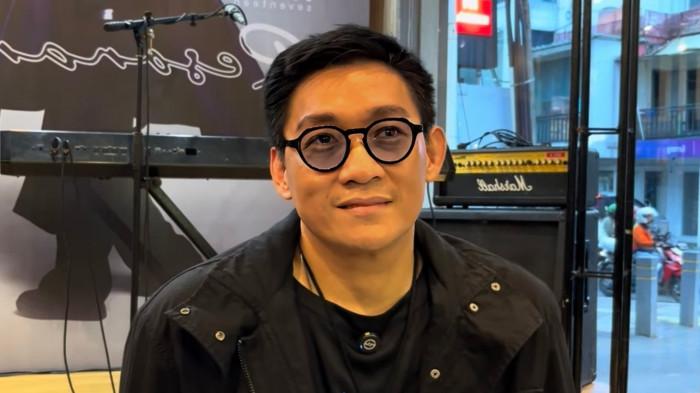 MUSISI PARUH WAKTU  - Ifan Seventeen jadikan musik kini sebagai pekerjaan paruh waktu setelah fokus jalani karir sebagai Direktur Utama PT Produksi Film Negara (PFN). Ifan Seventeen di kawasan Kemang Jakarta Selatan, Rabu (28/1/2026).