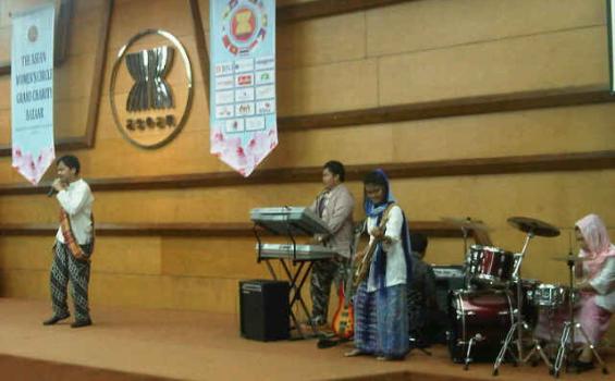 Band I'M Star, Cara Berbicara Anak Autis dengan Musik