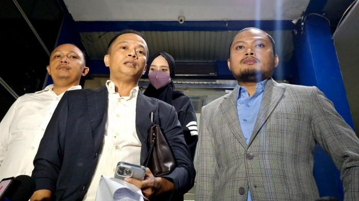 INARA POLISIKAN INSANUL - Didampingi kuasa hukum, Inara Rusli melaporkan mantan suami sirinya Insanul Fahmi ke Polda Metro Jaya, Senin (1/12/2025).