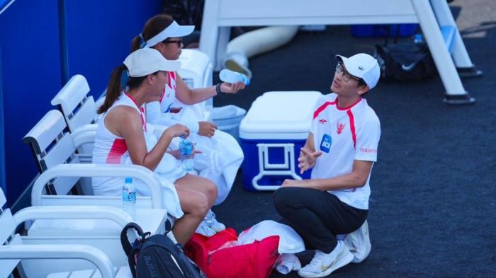 SERTIFIKASI PELATIH - Instruksi dari pelatih kepada pemain padel dalam sebuah pertandingan. PBPI mendorong lahirnya pelatih berkualitas melalui Program Sertifikasi Pelatih Nasional.