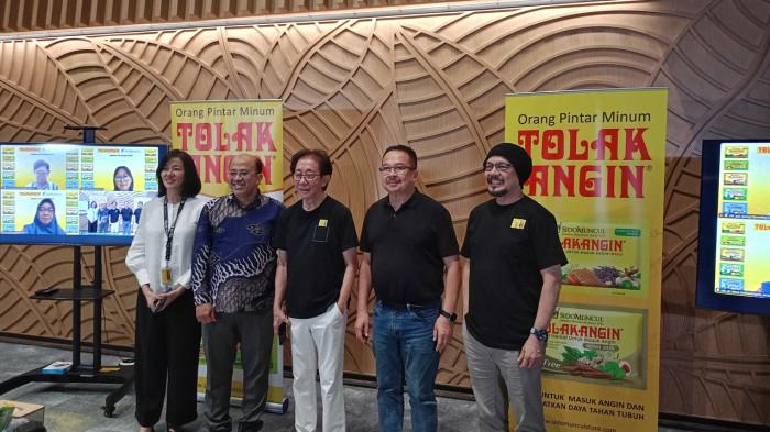 Irwan Hidayat dan para brand ambassador di Kantor Sido Muncul, Gedun