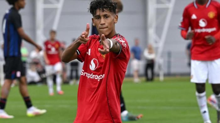 LAKUKAN SELEBRASI - Pemain muda Manchester United, JJ Gabriel, melakukan selebrasi setelah mencetak gol bagi tim muda Setan Merah.