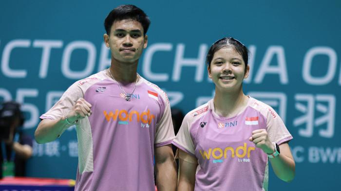 JAFAR/FELISHA - Ganda campuran Indonesia, Jafar Hidayatullah/Felisha Pasaribu berselebrasi setelah melawan Goh Soon Huat/Lai Shevon Jemie (Malaysia) dalam turnamen China Open 2025 di Changzhou Gymnasium, pada 23 Juli 2025. (Dok/PBSI)