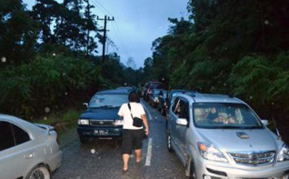 Jalur Lintas Aceh-Medan Lumpuh Tujuh Jam