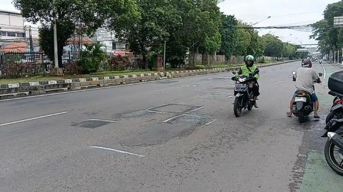 Jalan Matraman Raya di Kelurahan Kebon Manggis