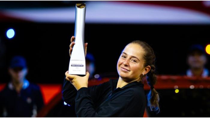 OSTAPENKO JUARA - Petenis Latvia, Jelena Ostapenko, saat menjadi juara di ajang Stuttgart Open 2025.