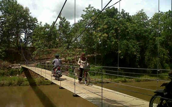 Warga Borowetan Akhirnya Miliki Jembatan
