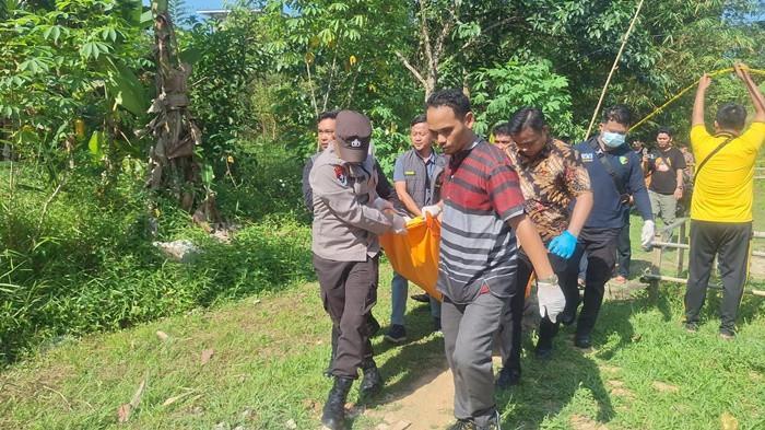 PEMRED KORBAN CURAS - Adityawarman, Pemimpin Redaksi (Pemred) salah satu media online di Pangkalpinang, Provinsi Kepulauan Bangka Belitung ditemukan meninggal dunia di dalam sumur di kebun miliknya di Kelurahan Air Kepala Tujuh, Kota Pangkalpinang, Bangka Belitung (Babel), Jumat (8/8/2025).