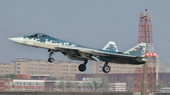 Jet tempur siluman Su-57 Rusia mendarat di Taiyuan, Provinsi Shanxi, China Utara pada 3 November 2024, menandai kunjungan pertamanya ke negara tersebut. Pesawat tersebut diharapkan akan bergabung dengan Airshow China 2024 mendatang dari 12 hingga 17 November di Zhuhai