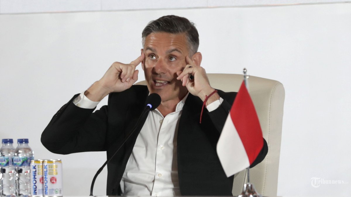 JOHN HERDMAN - Pelatih Timnas Indonesia John Herdman memberikan keterangan saat acara perkenalan Pelatih Baru Timnas Indonesia di Jakarta, Selasa (13/1/2026). PSSI secara resmi mengumukan dan memperkenalkan pelatih baru bagi Timnas Indonesia yaitu John Herdman untuk menggantikan Patrick Kluivert. TRIBUNNEWS/IRWAN RISMAWAN