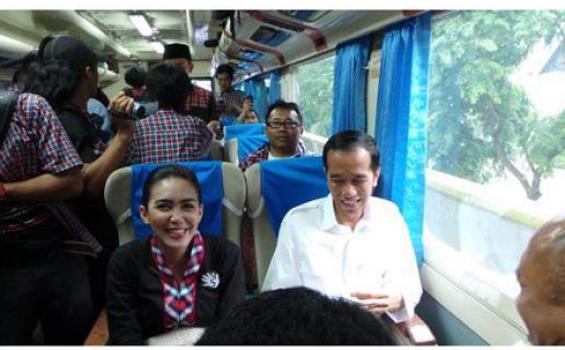 Di Cikampek, Jokowi Lebih Dipuja Ketimbang Rieke