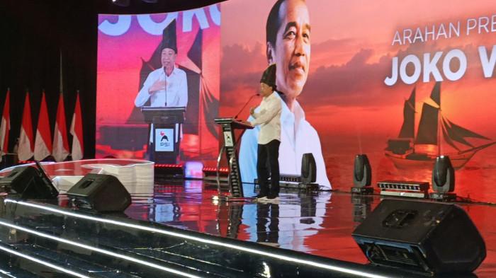 RAKERNAS I PSI - Presiden ke-7 RI Joko Widodo (Jokowi) saat memberikan arahan dalam penutupan Rakernas I PSI di Sandeq Ballroom, Claro Hotel, Makassar, Sulawesi Selatan, Sabtu (31/1/2026). Jokowi menyatakan dirinya siap kerja habis-habisan untuk PSI.
[Rizki Sandi Saputra]