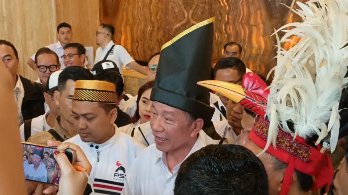 RAKERNAS I PSI - Presiden ke-7 RI Joko Widodo (Jokowi) saat ditemui awak media di Arena Rakernas I PSI di Sandeq Ballroom, Claro Hotel Makassar, Sulawesi Selatan, Sabtu (31/1/2026) sore. Jokowi menyatakan rasa percaya dirinya kalau PSI bisa lolos ke Senayan di 2029