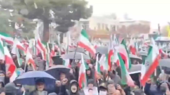 DEMONSTRASI - Jutaan warga Iran berdemonstrasi saat peringatan Hari Quds Internasional di Teheran, Iran, Jumat (13/3/2026). Seorang demonstrans tewas akibat bom AS-Israel.