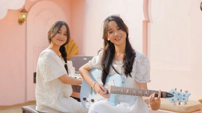 Duo Kembar Keiko dan Kioko Rilis Lagu 'Di Depan Kaca' Ciptaan Roby Geisha