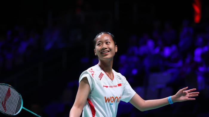 KEMENANGAN PEMBUKA - Pebulutangkis tunggal putri Indonesia sekaligus kapten tim Uber Indonesia, Putri Kusuma Wardani sukses menjadi pembuka kemenangan Indonesia atas Australia yang berakhir dengan skor telak 5-0 pada fase grup C Piala Uber 2026. Bertanding di Forum Horsens, Denmark, Minggu (26/4/2026), Putri KW tampil dominan saat menaklukkan Tiffany Ho lewat dua gim langsung 21-5, 21-10. Dok: PBSI