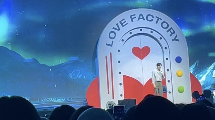 FANMEETING - Momen aurora muncul di layar LED '2026 KIM SEON HO FANMEETING (LOVE FACTORY) in Jakarta' di Hall 10 ICE BSD, Tangerang Selatan pada Sabtu (25/4/2026).