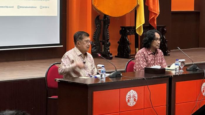 KONFLIK IRAN ISRAEL - Wakil Presiden ke-10 dan ke-12 RI Jusuf Kalla (JK) dalam Kuliah Umum bertajuk Peran dan Tantangan Civil Society dalam Humanitarian Activities, di Auditorium Juwoni Sudarsono, Fakultas Ilmu Sosial dan Ilmu Politik (FISIP) Universitas Indonesia, Depok, Jawa Barat, Selasa (7/4/2026)