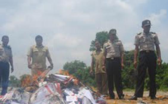 KPU Ketapang Bakar Surat Suara
