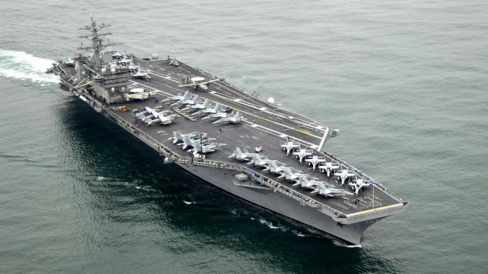 KAPAL INDUK AS - Kapal induk USS Nimitz (CVN 68) dan Sayap Udara Kapal Induk (CVW) 11 yang berada di dalamnya berlayar menuju San Diego sebelum berlabuh di Pangkalan Udara Angkatan Laut North Island, Juli 2019.