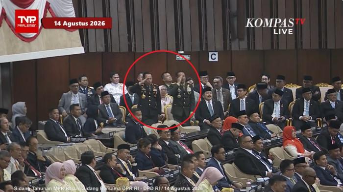 LANGSUNG HORMAT - Kapolri dan Panglima TNI hormat saat Prabowo teriak usut tambang ilegal