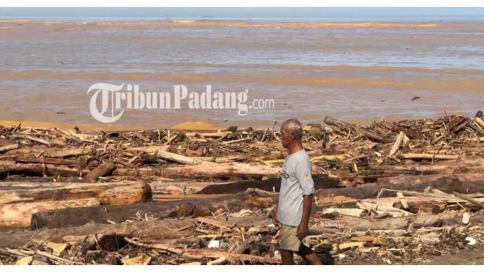 ILUSTRASI BENCANA SUMBAR - Akses jalan terputus di jalan Sicincin-Malalak-Balingka akibat terjangan banjir bandang yang terjadi di Kecamatan Malalak, Kabupaten Agam, Sumatera Barat, Minggu (30/11/2025). Dari 28 perusahaan, terdapat delapan perusahaan di Sumatera Barat yang izinnya dicabut Prabowo. 