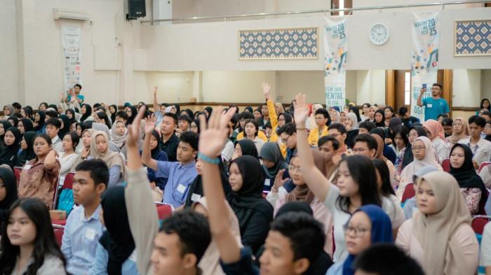 KECANDUAN GADGET - Remaja rentan mengalami gangguan kesehatan mental. Merujuk Riset Kesehatan Dasar (Riskesdas) tahun 2018 bahwa 29 persen remaja usia 10–19 tahun di Indonesia mengalami gejala gangguan kesehatan mental. Salah satunya penyebabnya adalah penggunaan gadget yang berlebihan.