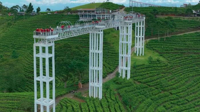 Kemuning Sky Hills, satu tempat wisata populer di Karanganyar, Jawa Tengah buat liburan akhir tahun.