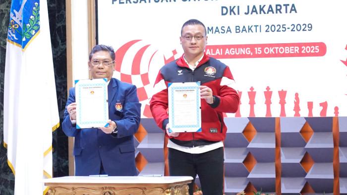 PERCASI DKI - Persatuan Catur Seluruh Indonesia (Percasi) DKI Jakarta periode 2025–2029 resmi dilantik oleh Ketua Umum PB Percasi Pusat, GM Utut Adianto, dengan disaksikan Gubernur DKI Jakarta Pramono Anung Wibowo, di Balai Agung, Balai Kota, Jakarta, Rabu (15/10/2025).