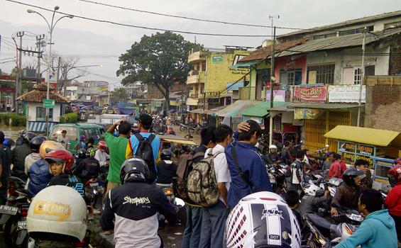 Banjir, Antrean Kendaraan di Bandung Lebih 1 Km