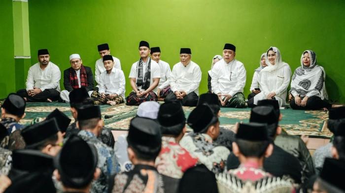 PONPES MIFTAHUlL ULUM - Ketua Umum DPP PSI Kaesang Pangarep melanjutkan Safari Ramadan dengan mengunjungi pimpinan Pondok Pesantren Miftahul Ulum, KH Muhiddin Ishaq, di kawasan Cipete, Jakarta Selatan, Jumat (27/2/2026)