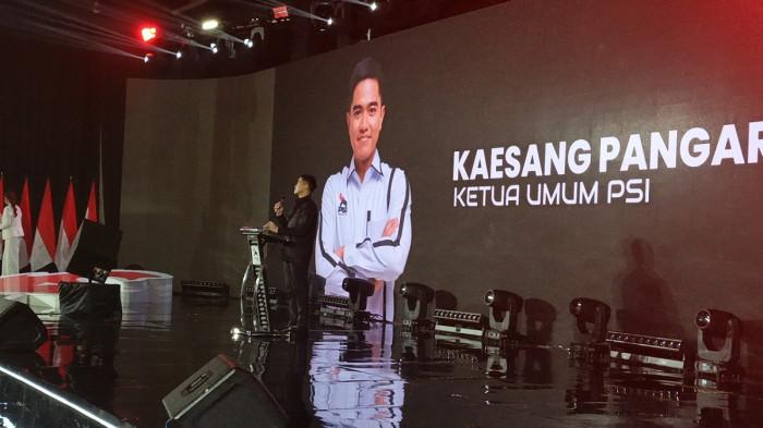 RAKERNAS I DPP PSI - Ketua Umum DPP PSI Kaesang Pangarep saat memberikan arahan sekaligus membuka Rapat Kerja Nasional (Rakernas) DPP PSI di Sandeq Ballroom Claro Hotel, Makassar, Sulawesi Selatan, Kamis (29/1/2026). Kaesang sempat mencari sosok Bapak J yang digadang menjadi Ketua Dewan Pembina PSI dalam momen Rakernas PSI.
